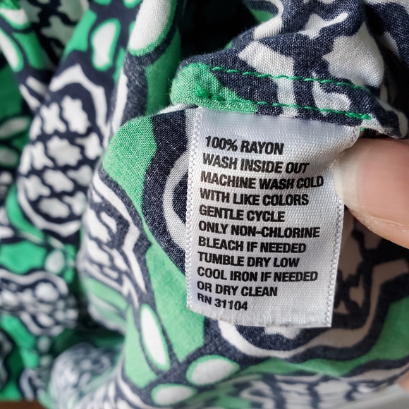 Crown & Ivy V Neck Retro/Geometric Sleeveless Tunic Blouse Size Medium - Picture 6 of 8